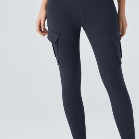 High-Waisted midnight blue Halara Cargo Leggings - Picture 2 of 6